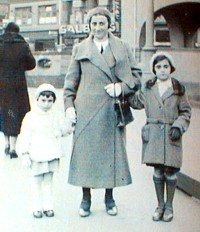 Anne Frank, mom and sister, 1933