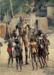 Nuba wrestler with children, photo by Riefenstahl