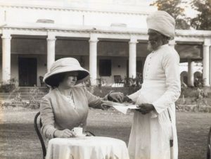 a server and customer interacting